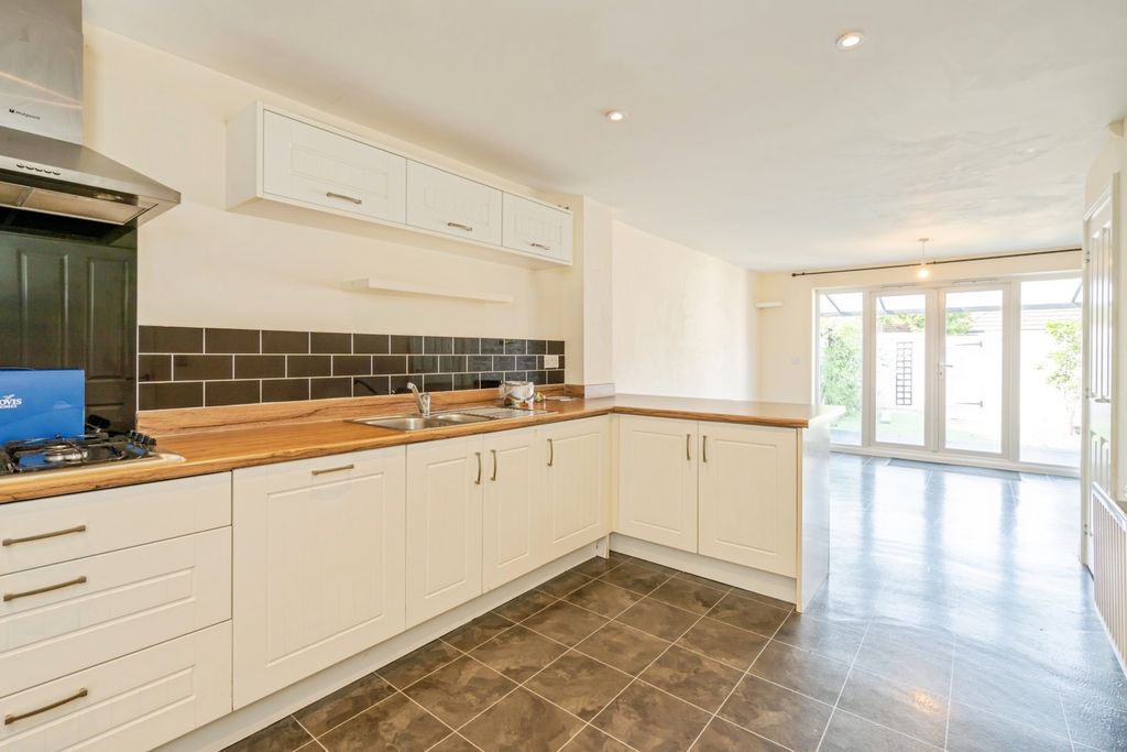 Property photo 2 of 17 Photo