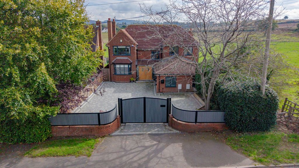 Property photo 3 of 38