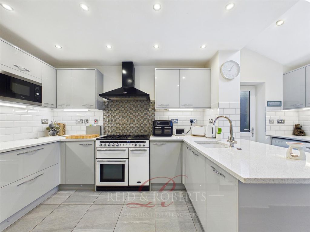 Property photo 2 of 24 Cam05148G0-Pr0123-Still027.Jpg