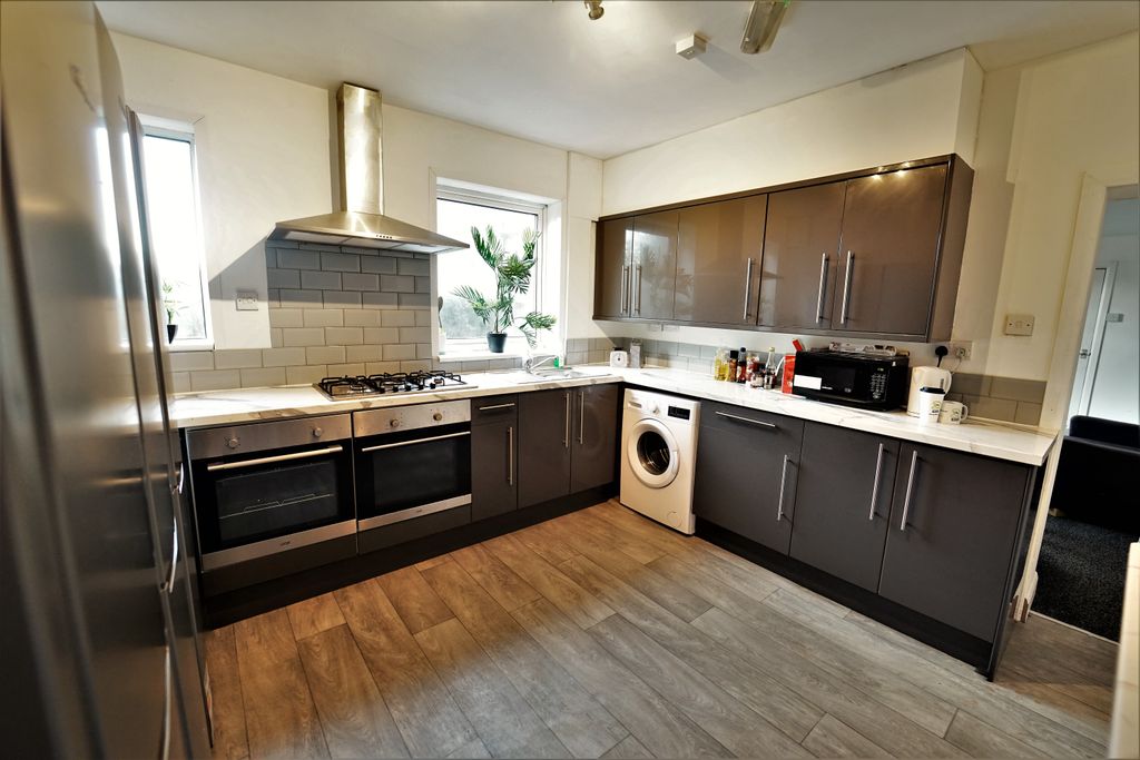 Property photo 2 of 15 Kitchen