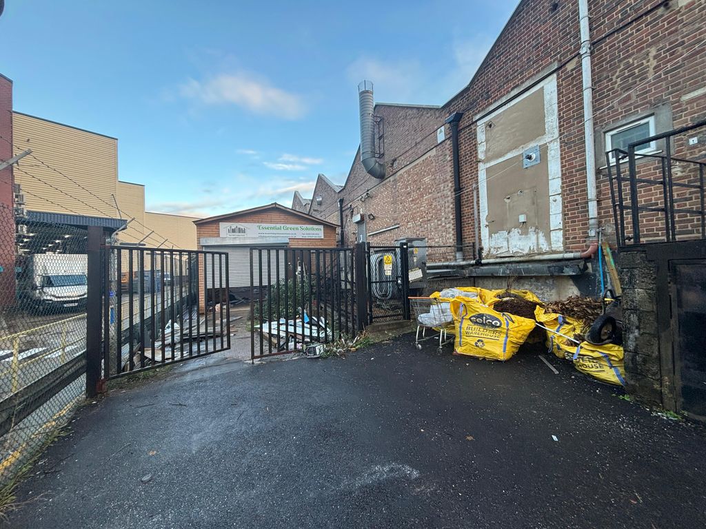 Property photo 3 of 7