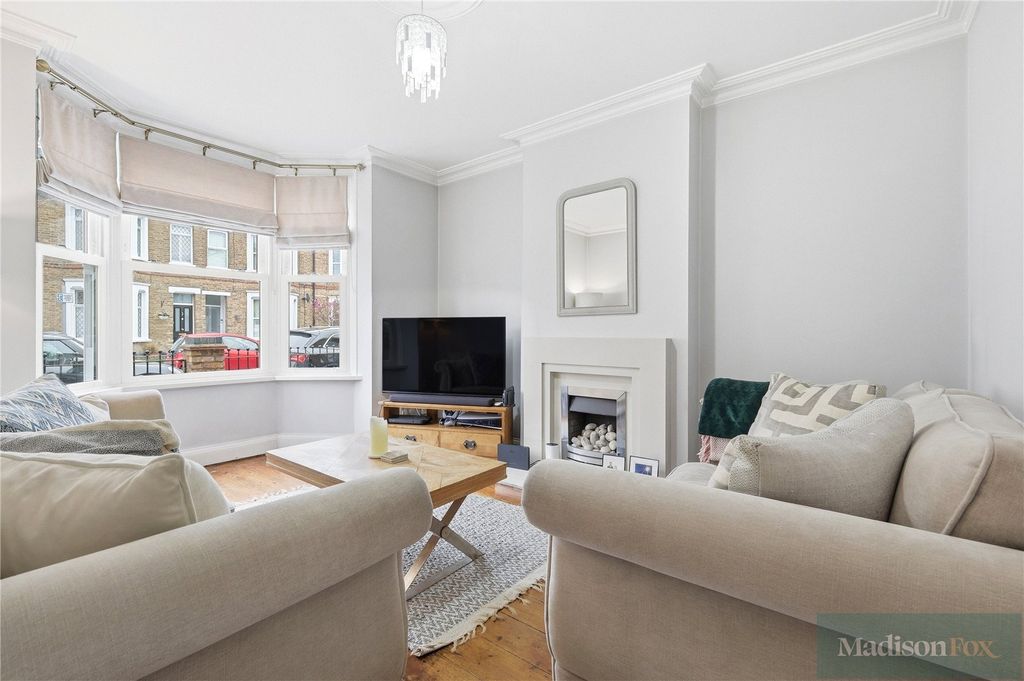 Property photo 3 of 37 Picture No. 17