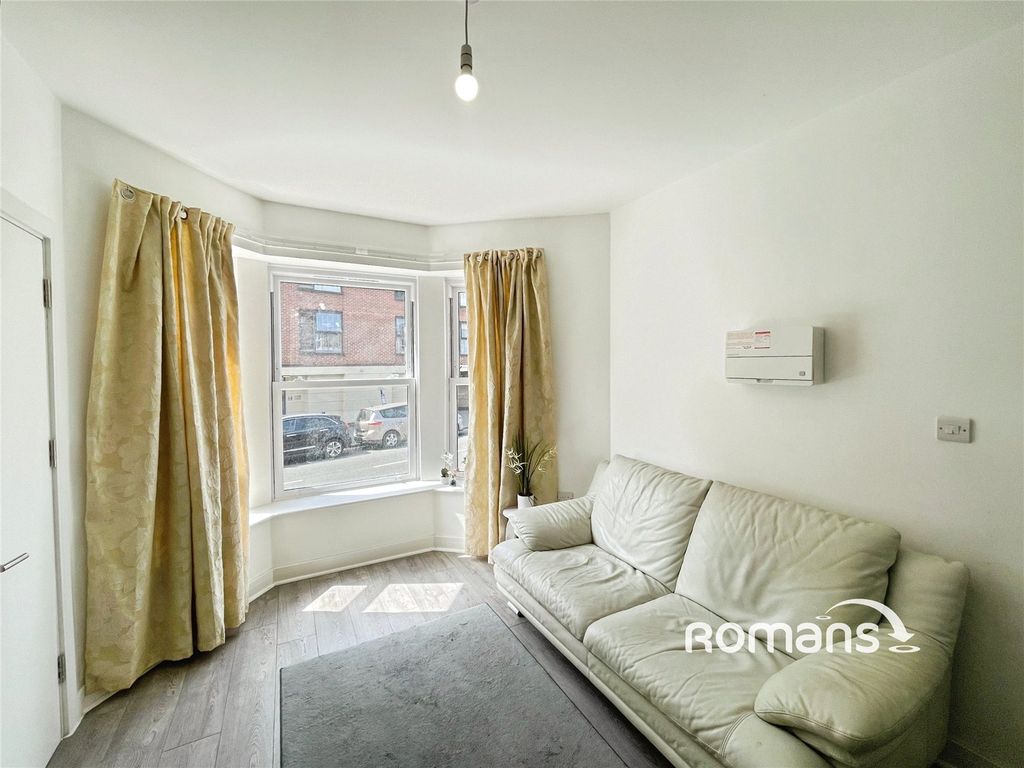 Property photo 2 of 8 Picture No. 13