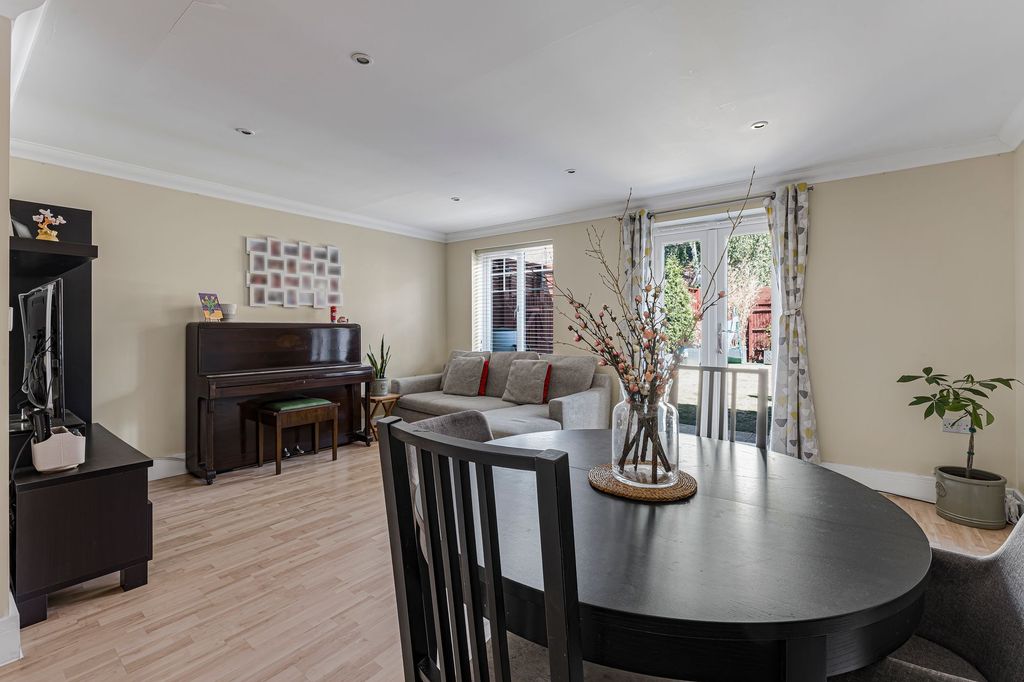 Property photo 3 of 20 Dining Area