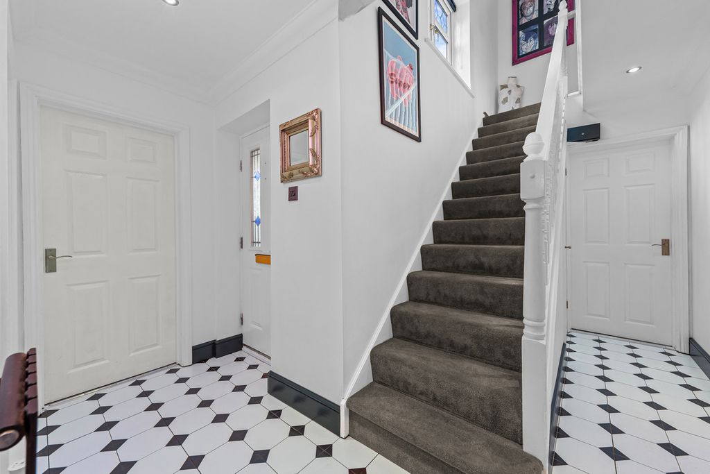 Property photo 2 of 41