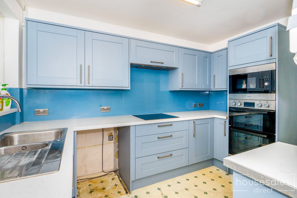 Property photo 2 of 17