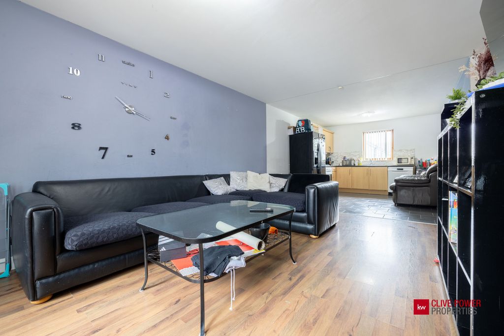 Property photo 3 of 40