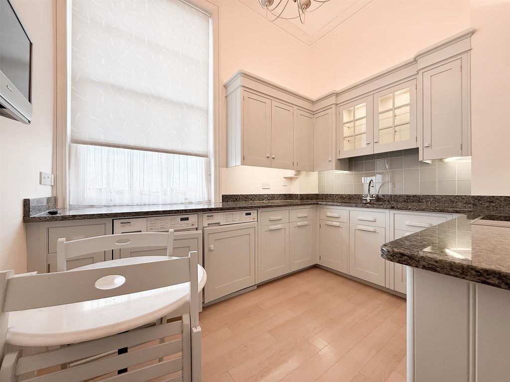 Property photo 2 of 7 Kitchen