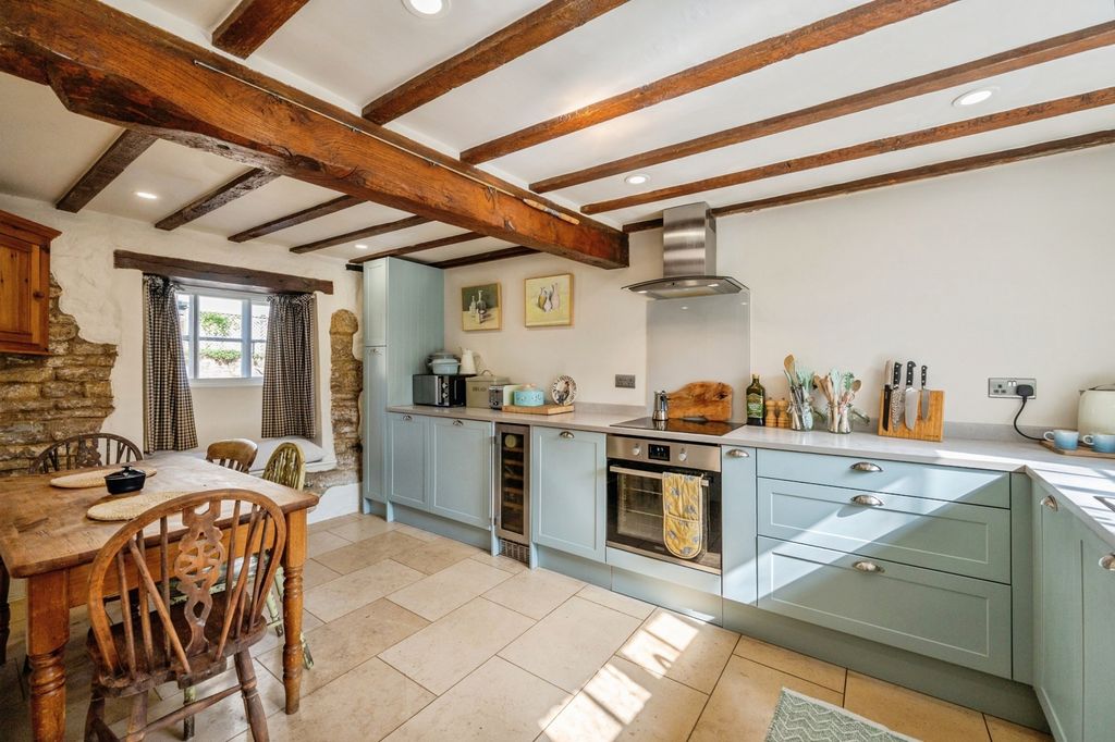 Property photo 3 of 30 Breakfast Kitchen