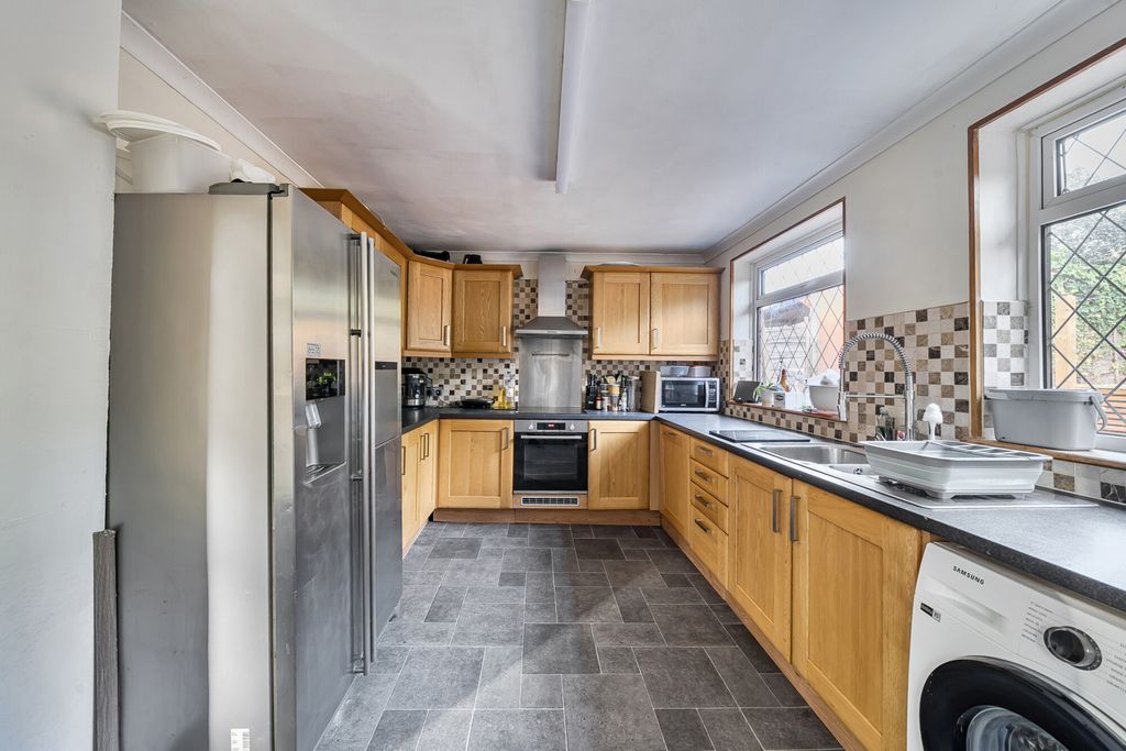 Property photo 2 of 20 1347176-7-68d3Bdc...