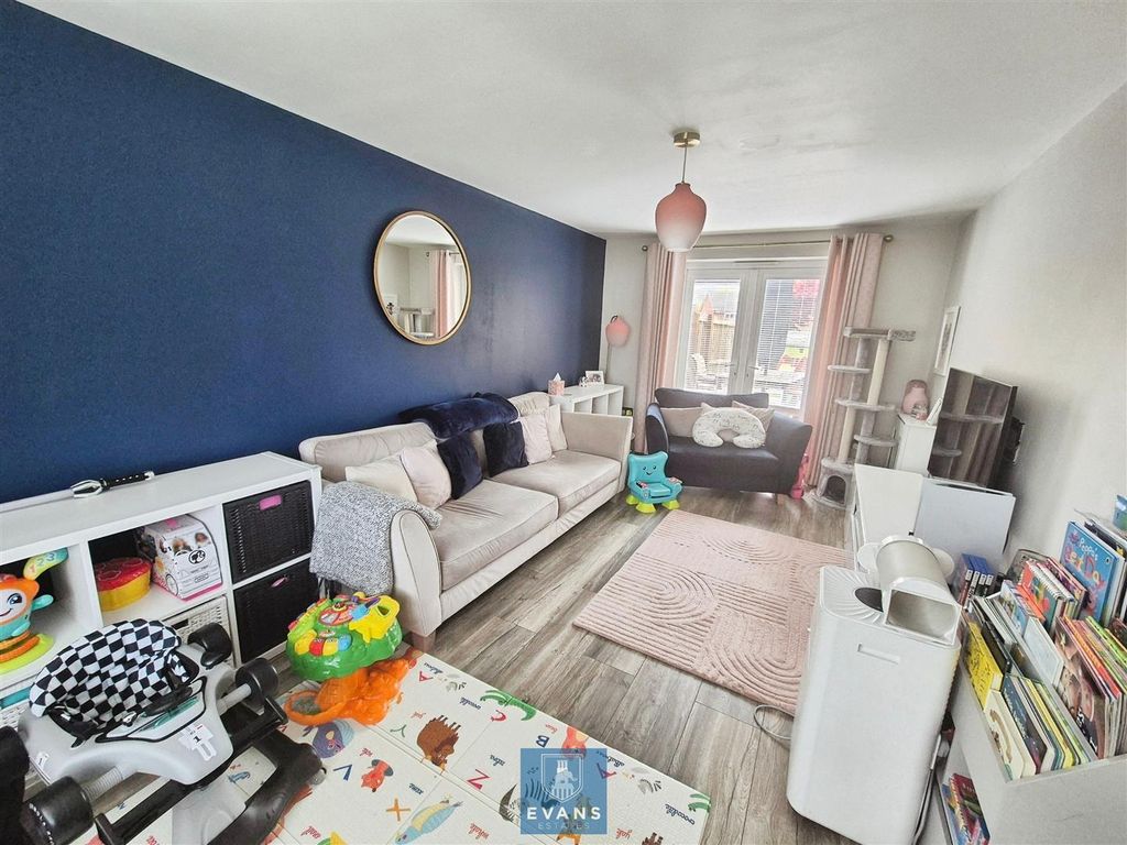 Property photo 3 of 19 Living Room