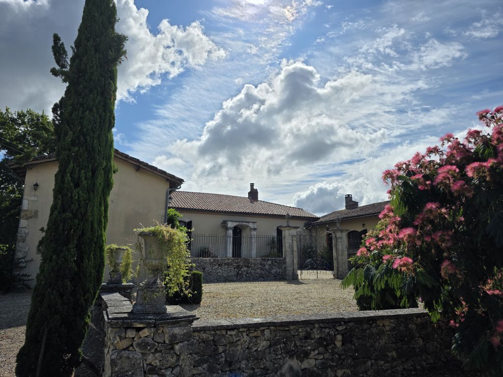 Property photo 2 of 23