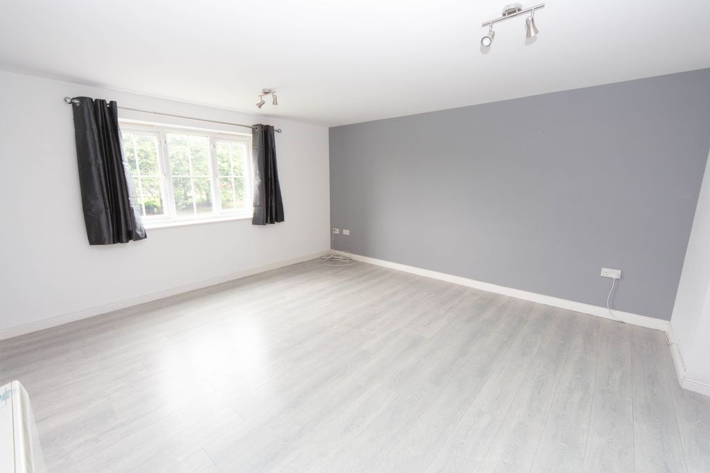 Property photo 2 of 10 Photo 02