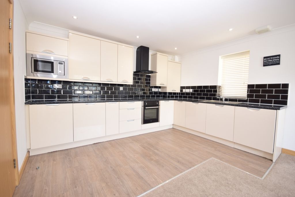 Property photo 2 of 11 Kitchen