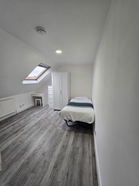 Property photo 2 of 4 Room