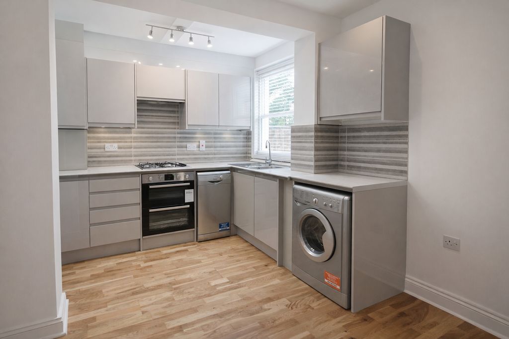 Property photo 2 of 11 Kitchen