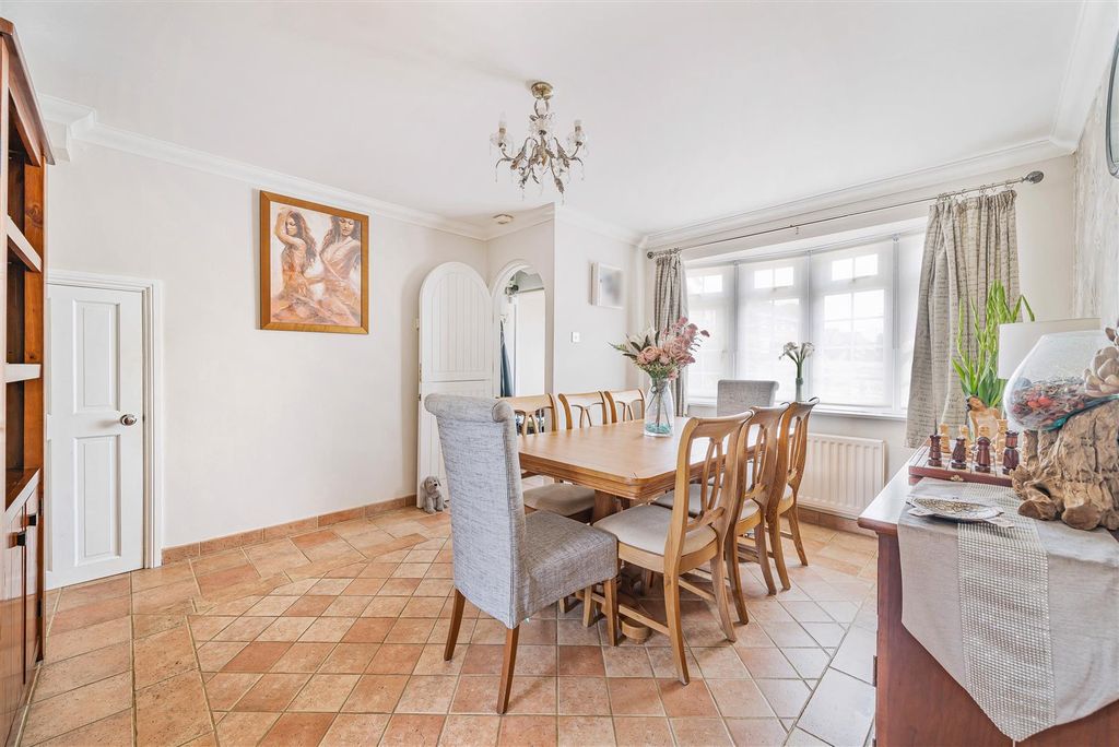 Property photo 3 of 21