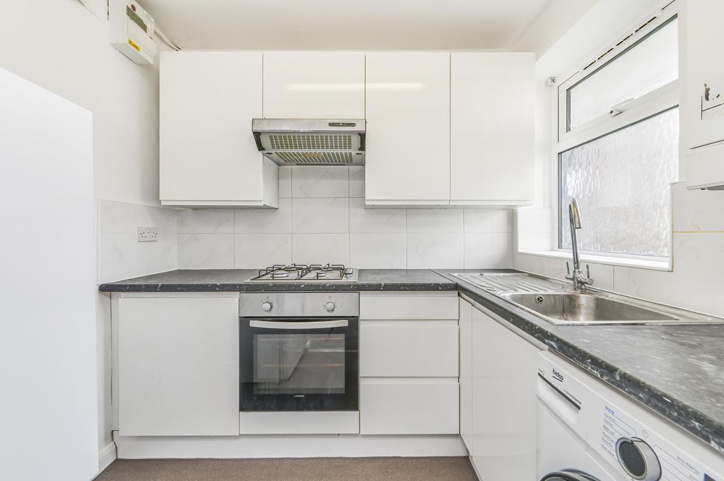 Property photo 3 of 14 Kitchen