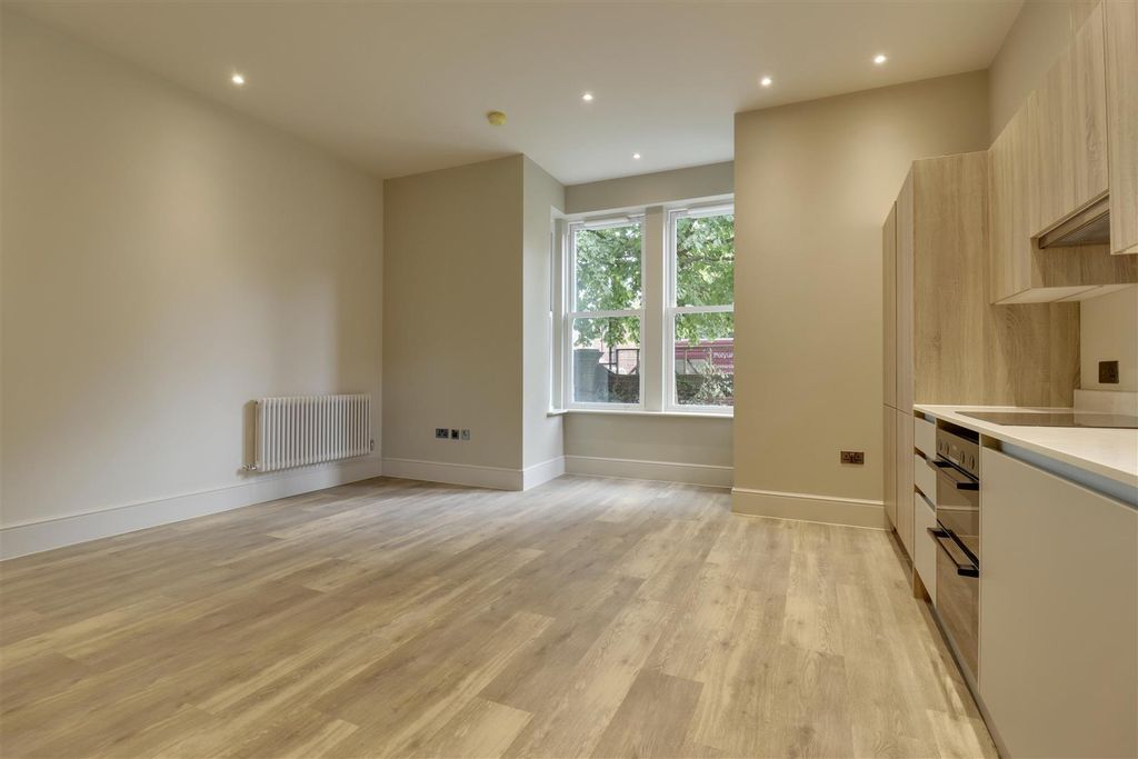 Property photo 3 of 17 Bf4D0232-F815-4D01-8520-A2Bbda70E45E_1_201_A.Jpeg