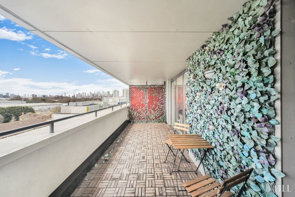 Property photo 2 of 25