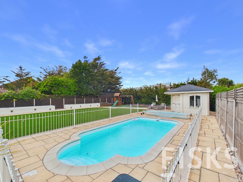 Property photo 2 of 35