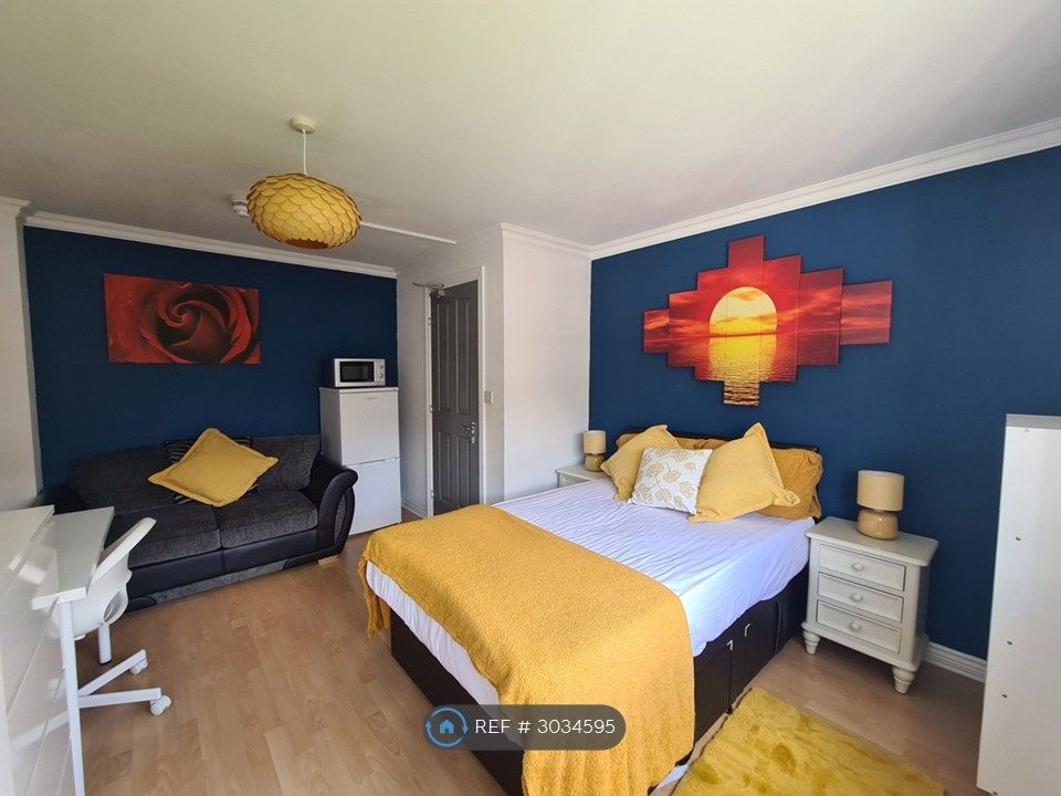 Property photo 1 of 10 Bedroom