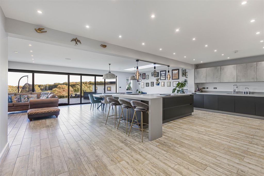 Property photo 3 of 35 12_64632.Jpg