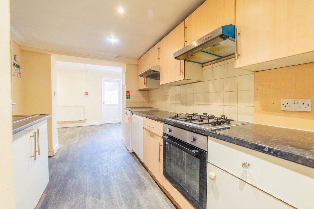 Property photo 2 of 19 Call 02920 454555 To Secure Your Viewing_1
