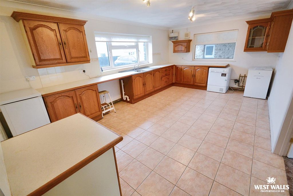 Additional image 5 of 6 bed detached bungalow for saleKings Park, Templeton, Narberth SA67