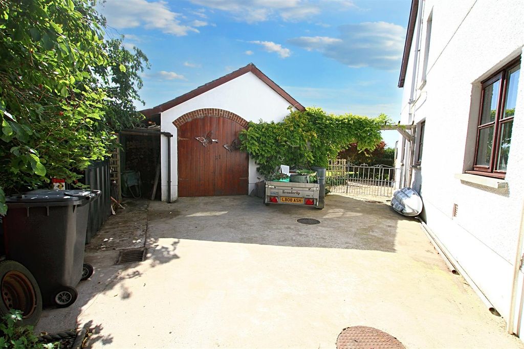 Property photo 3 of 54 Detached Garage/Workshop