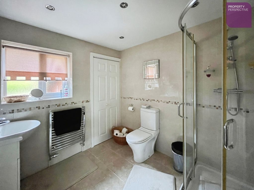 Property photo 3 of 26 En Suite