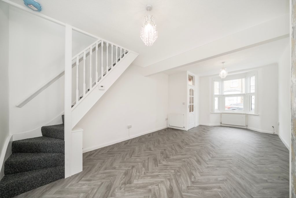 Property photo 3 of 10 Picture No. 04