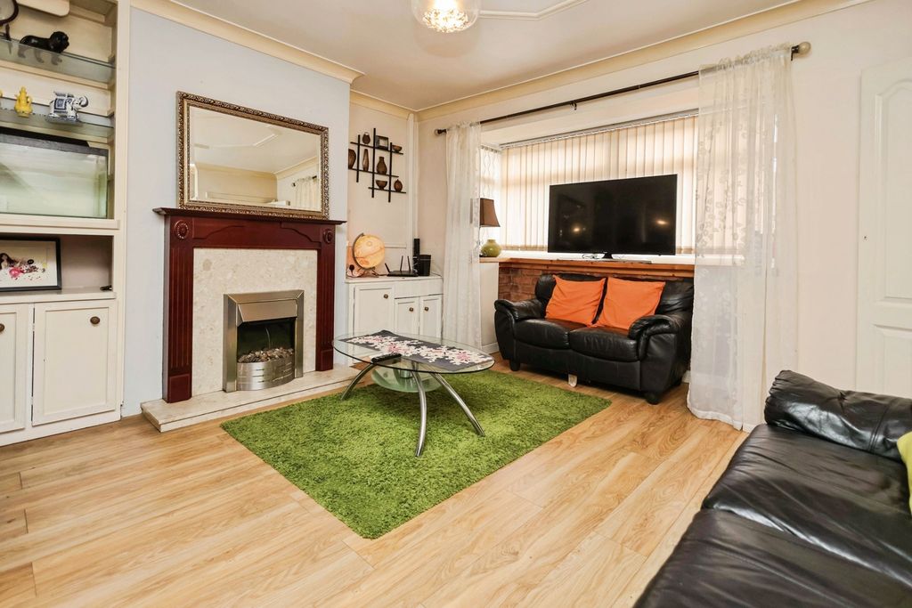 Property photo 2 of 15 Lounge