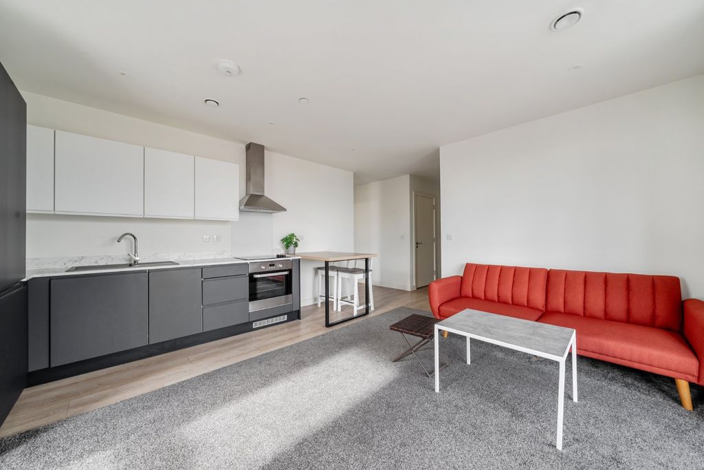 Property photo 3 of 11 Lounge