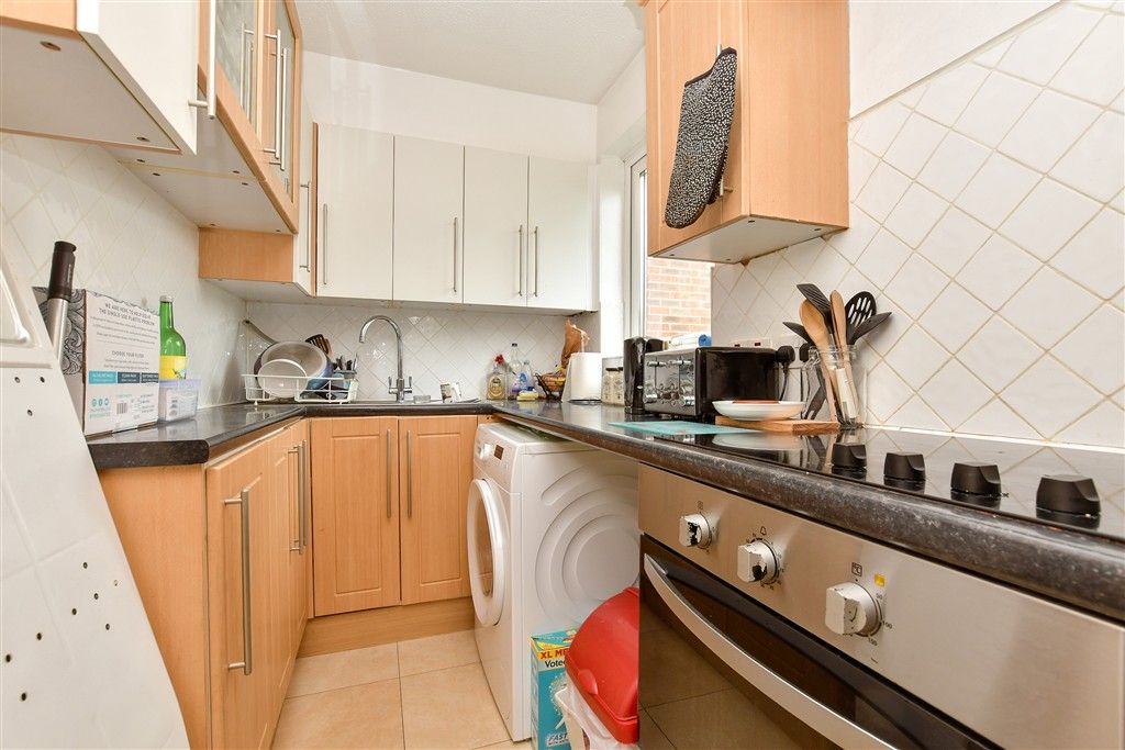 Property photo 3 of 11 Kitchen