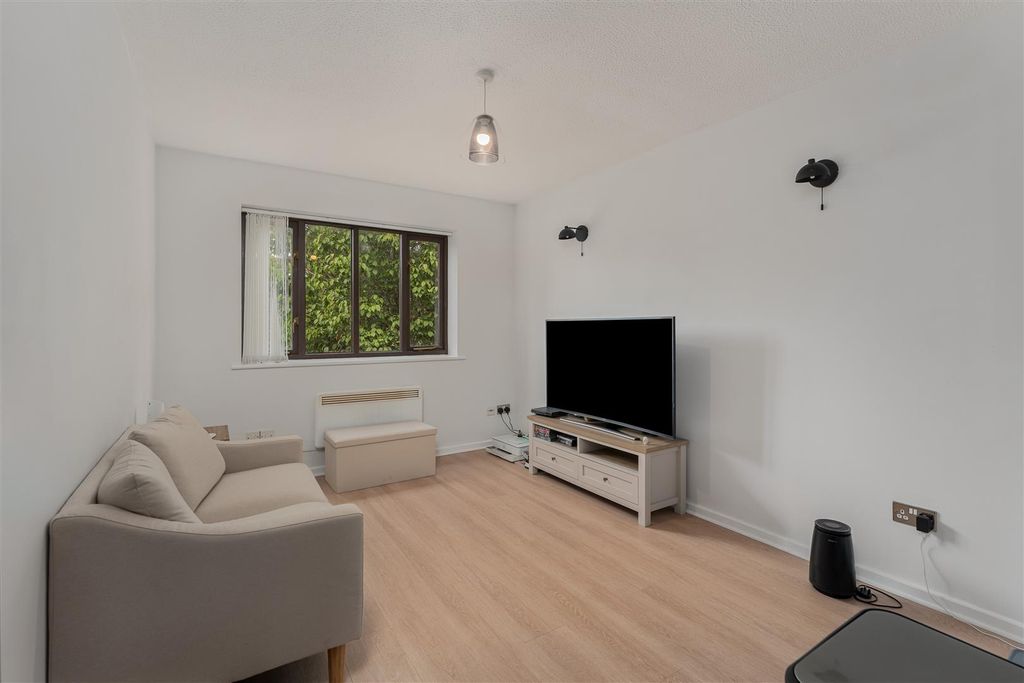 Property photo 2 of 7 21 Parklands, Banbury-6.Jpg