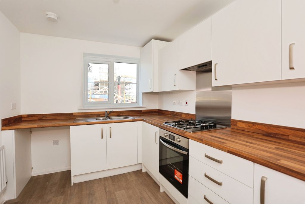 Property photo 3 of 14 Kitchen