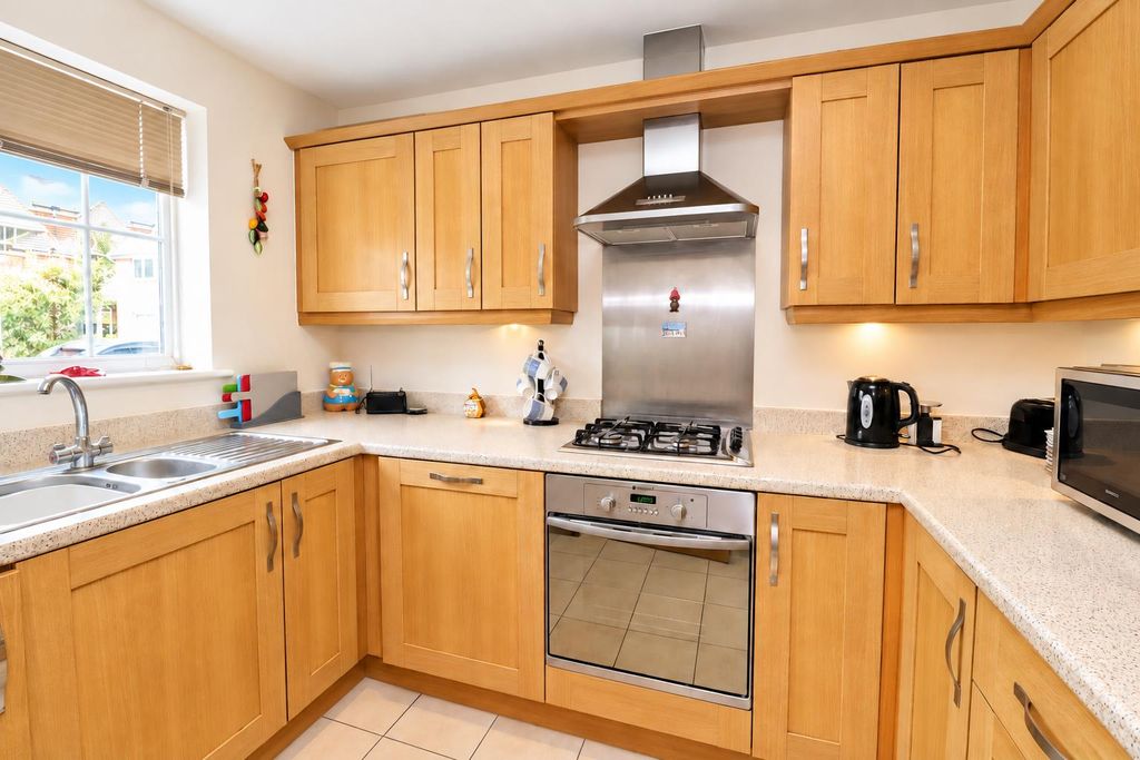 Property photo 2 of 12 Kitchen