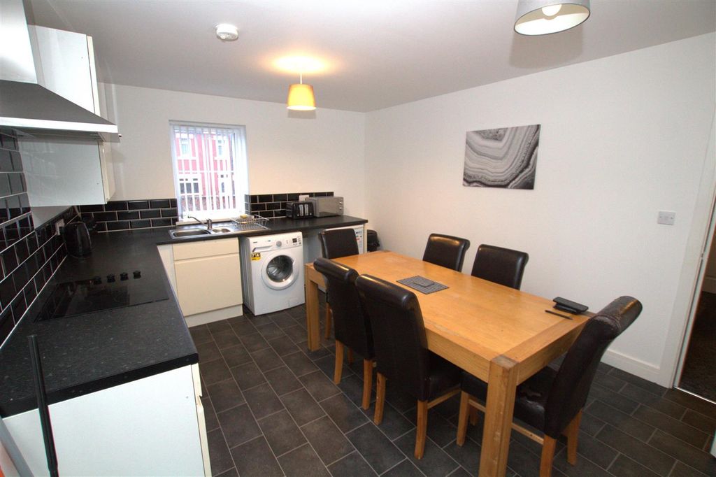 Property photo 3 of 11 Kitchen Diner Reverse Angle.Jpg
