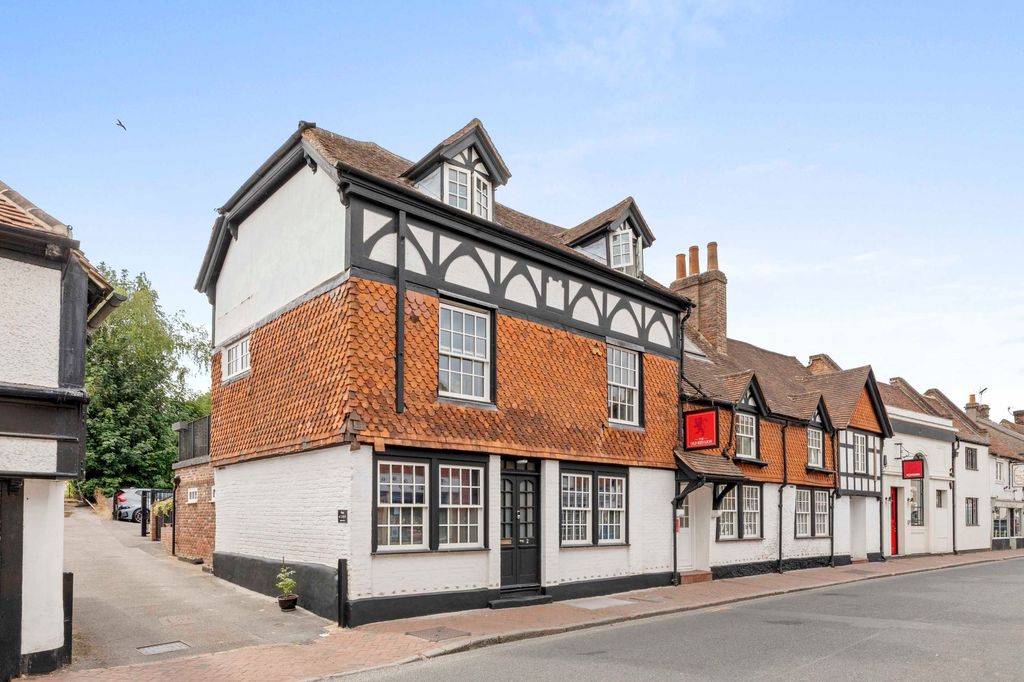 1 bed flat for saleHigh Street, The Old Red Lion HP16