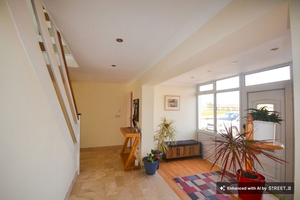 Property photo 2 of 26 Entrance Hall