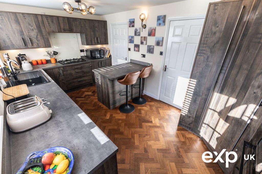 Property photo 3 of 41