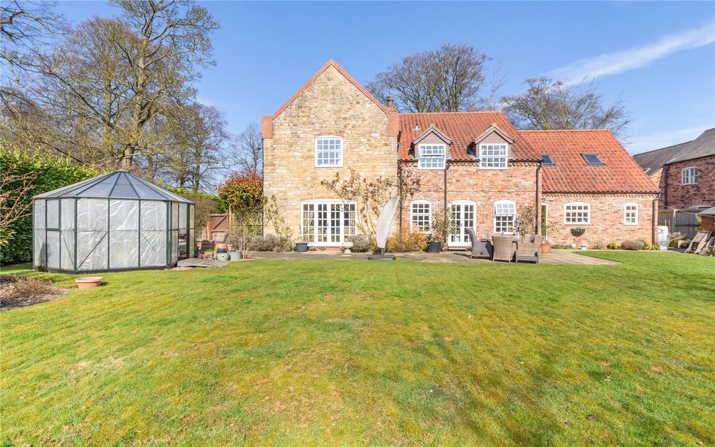 Property photo 2 of 20 Rear View