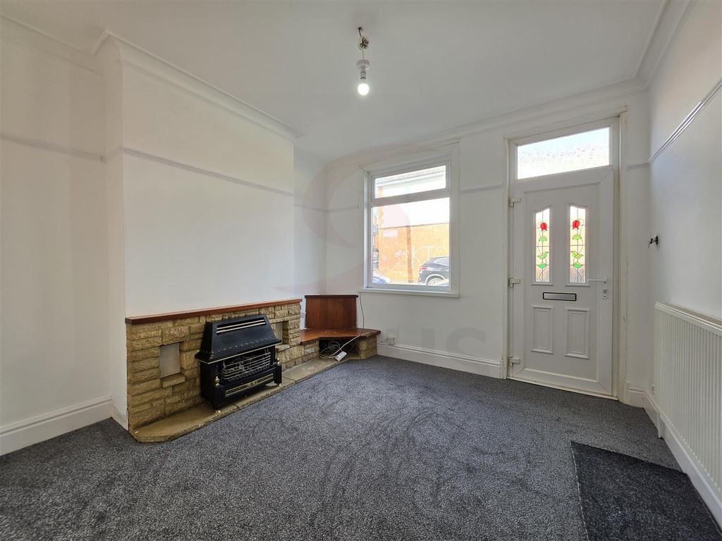Property photo 2 of 12 Lounge