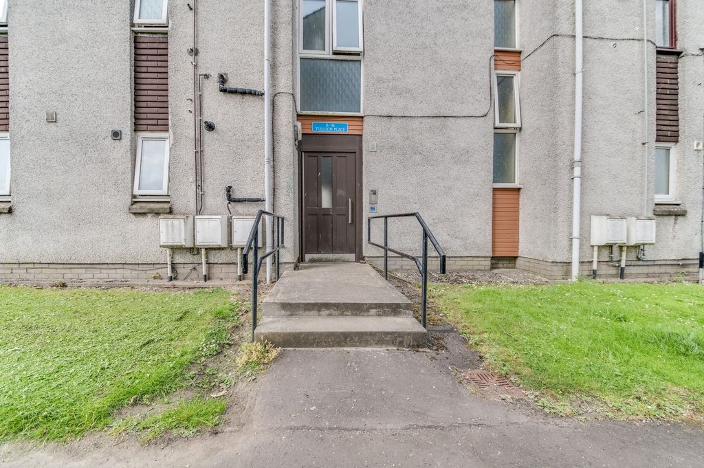 Property photo 1 of 8 Entrance