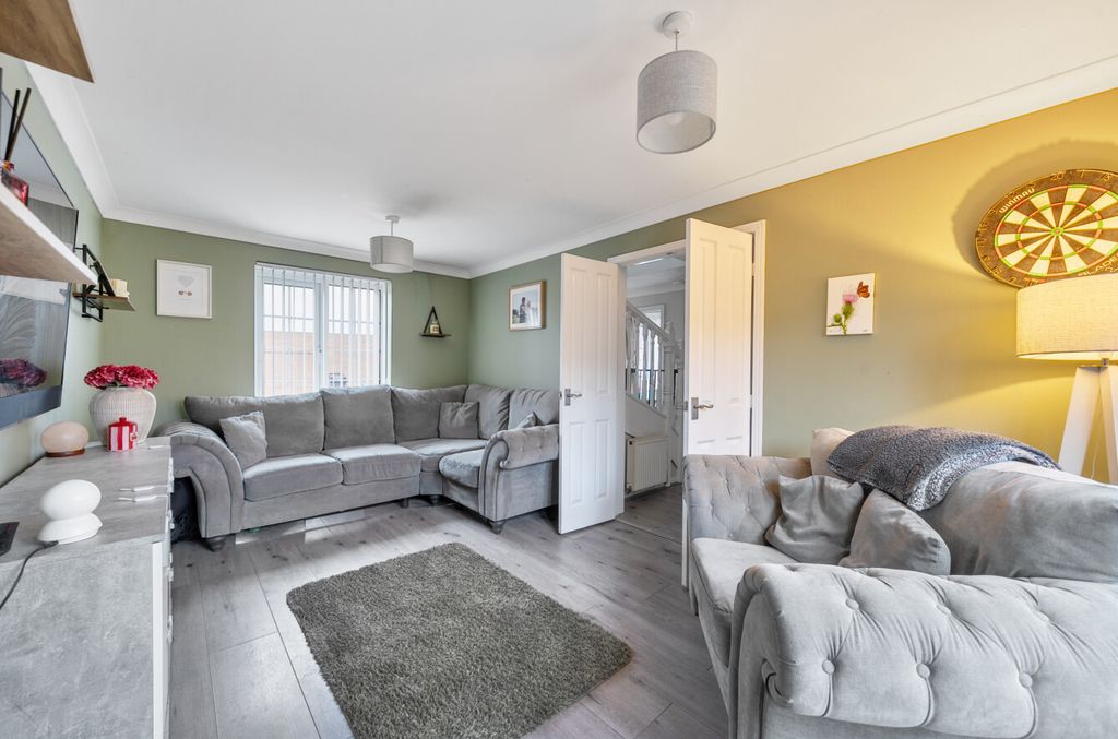 Property photo 2 of 12 140907286985c3673F6B1