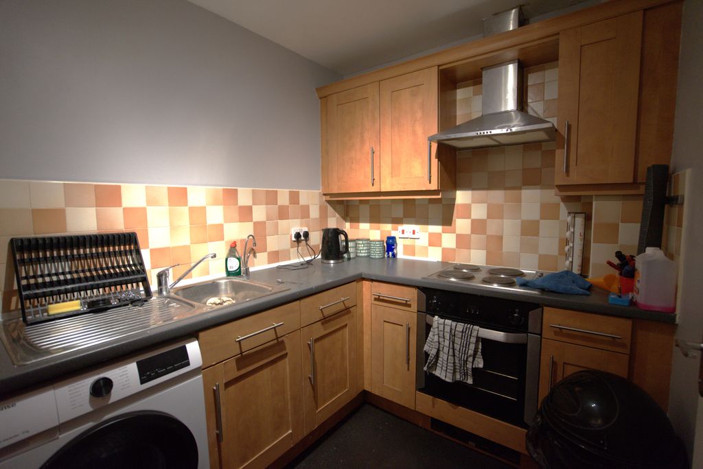 Property photo 2 of 12 Kitchen 1