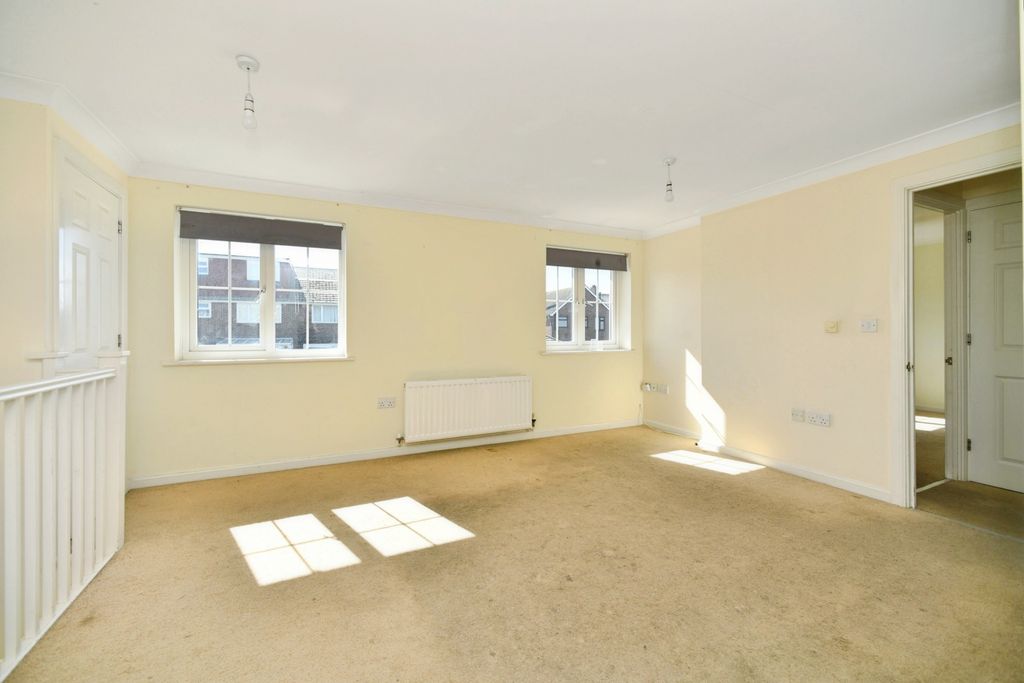 Property photo 3 of 20 Living Room