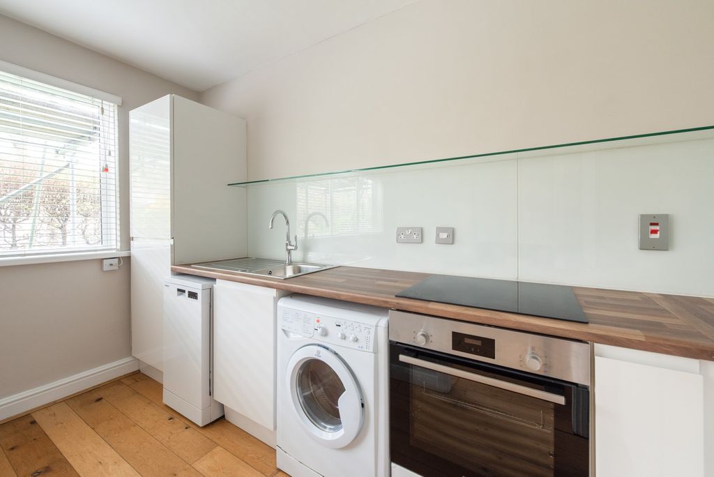 Property photo 2 of 12 Photo 02