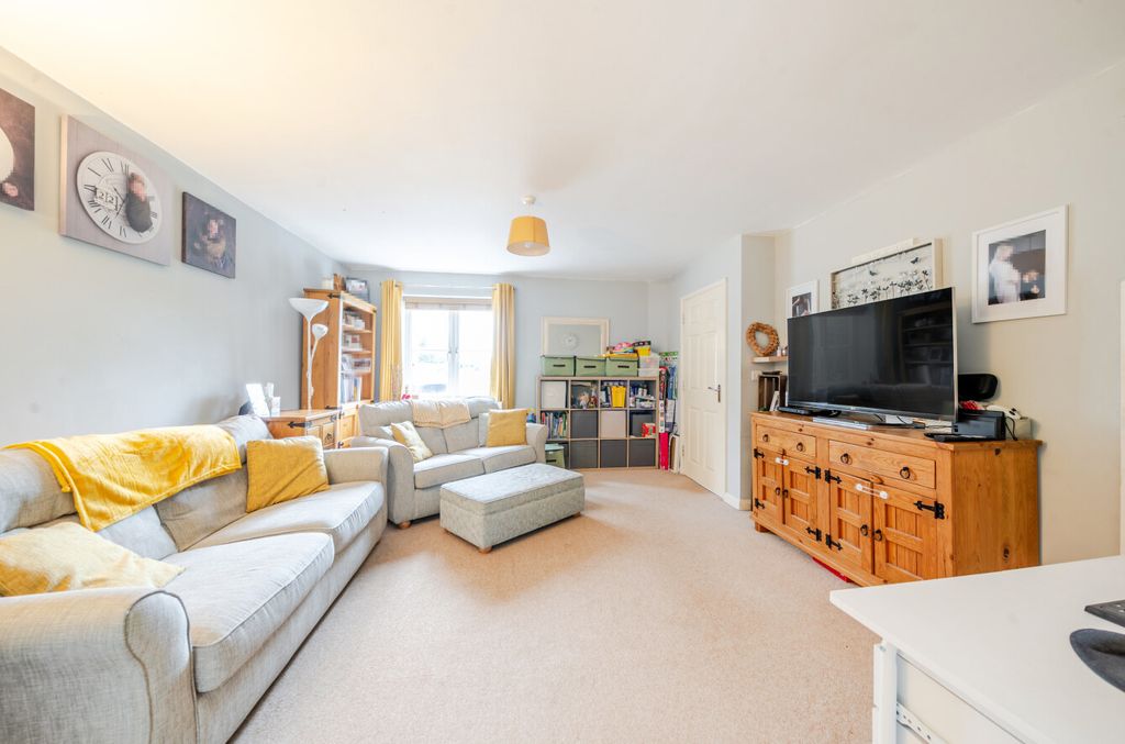 Property photo 2 of 11 1376608-19-690c7B...